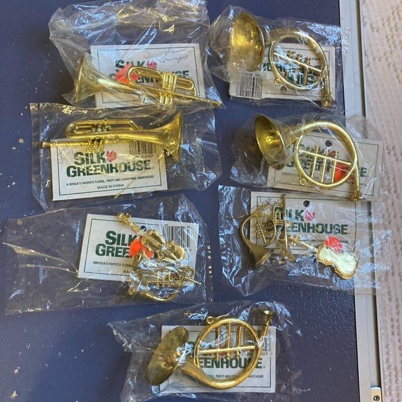 18 Crafters Musical Christmas Pieces, NWT - Picture 4 of 7